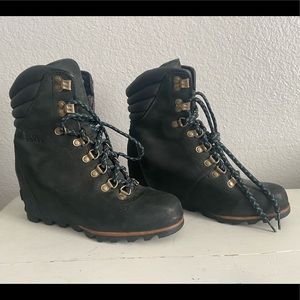 Sorel wedge boots - size 8